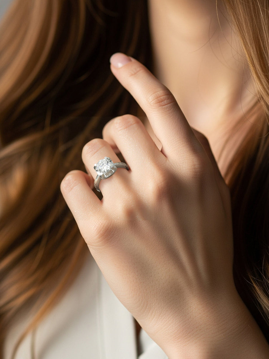 18K Gold Bull Head Setting Engagement Ring