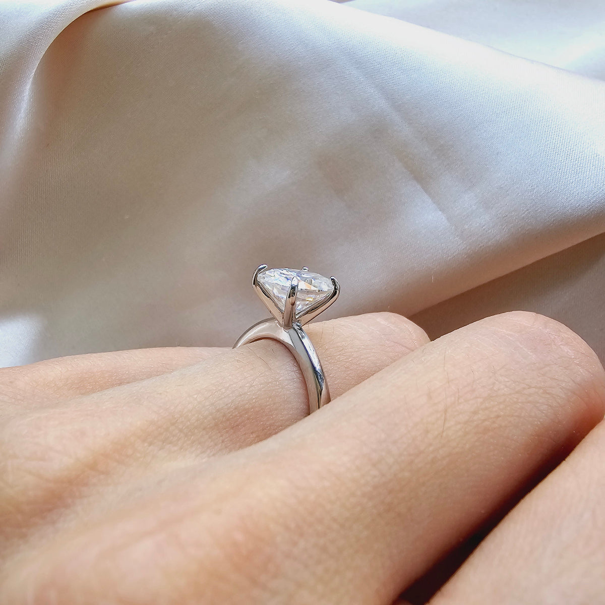 925 Silver 2.0Ctw. Oval Cut Moissanite Ring