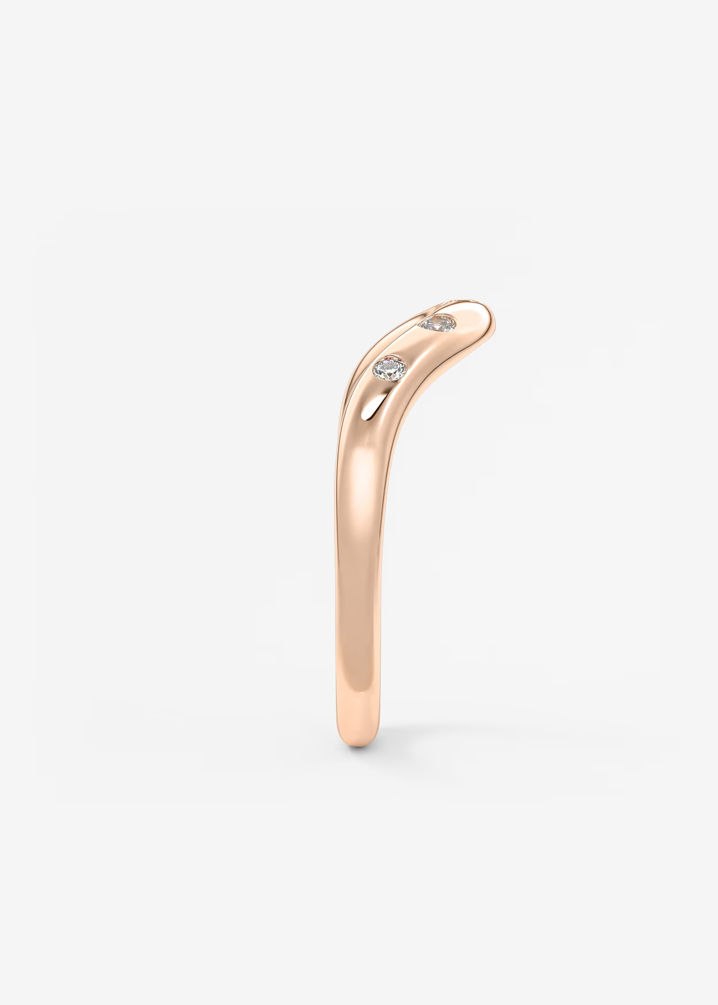 Gold Wave‑Shaped Band with Graduated Round Lab‑Grown Diamonds