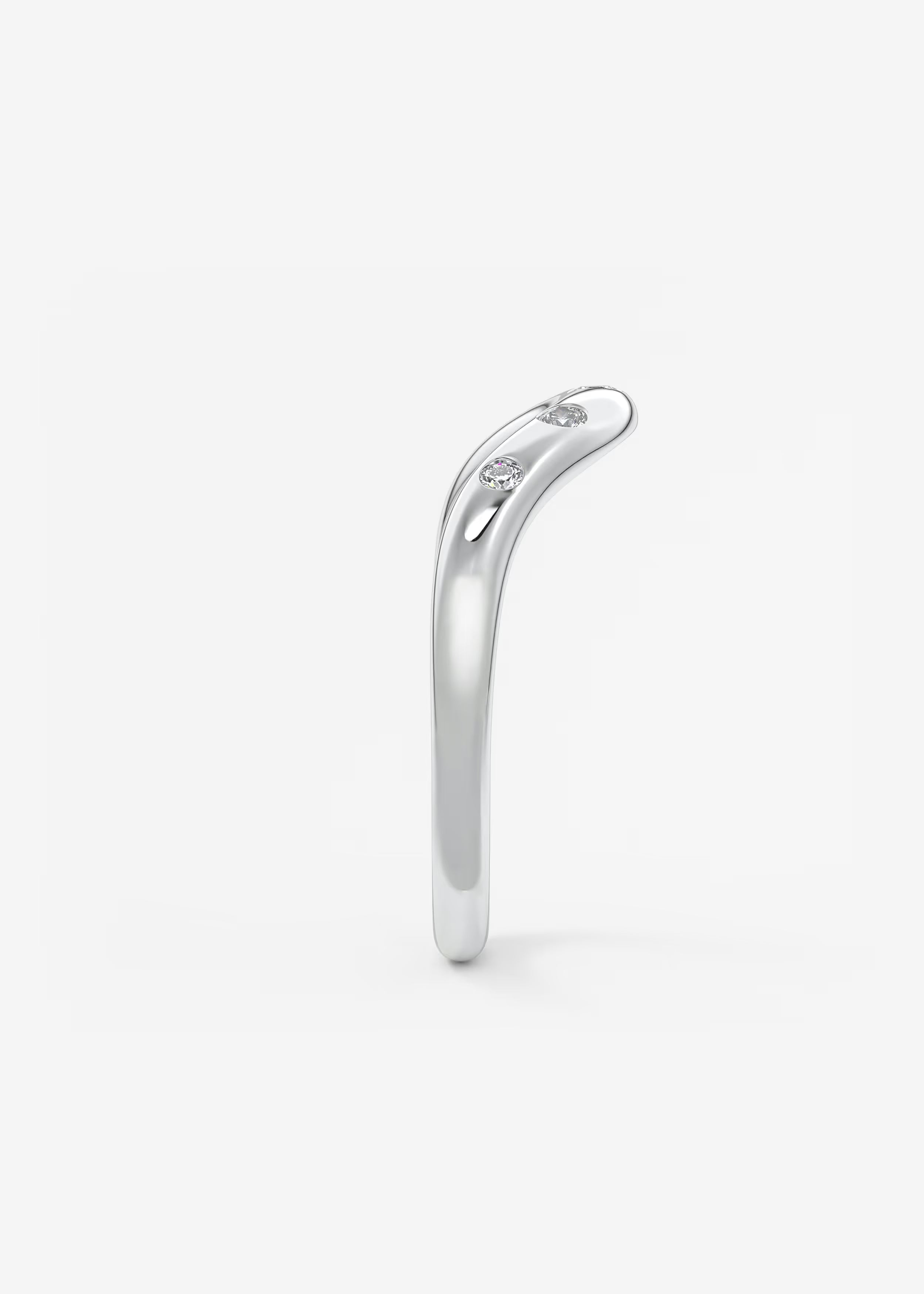 Gold Wave‑Shaped Band with Graduated Round Lab‑Grown Diamonds