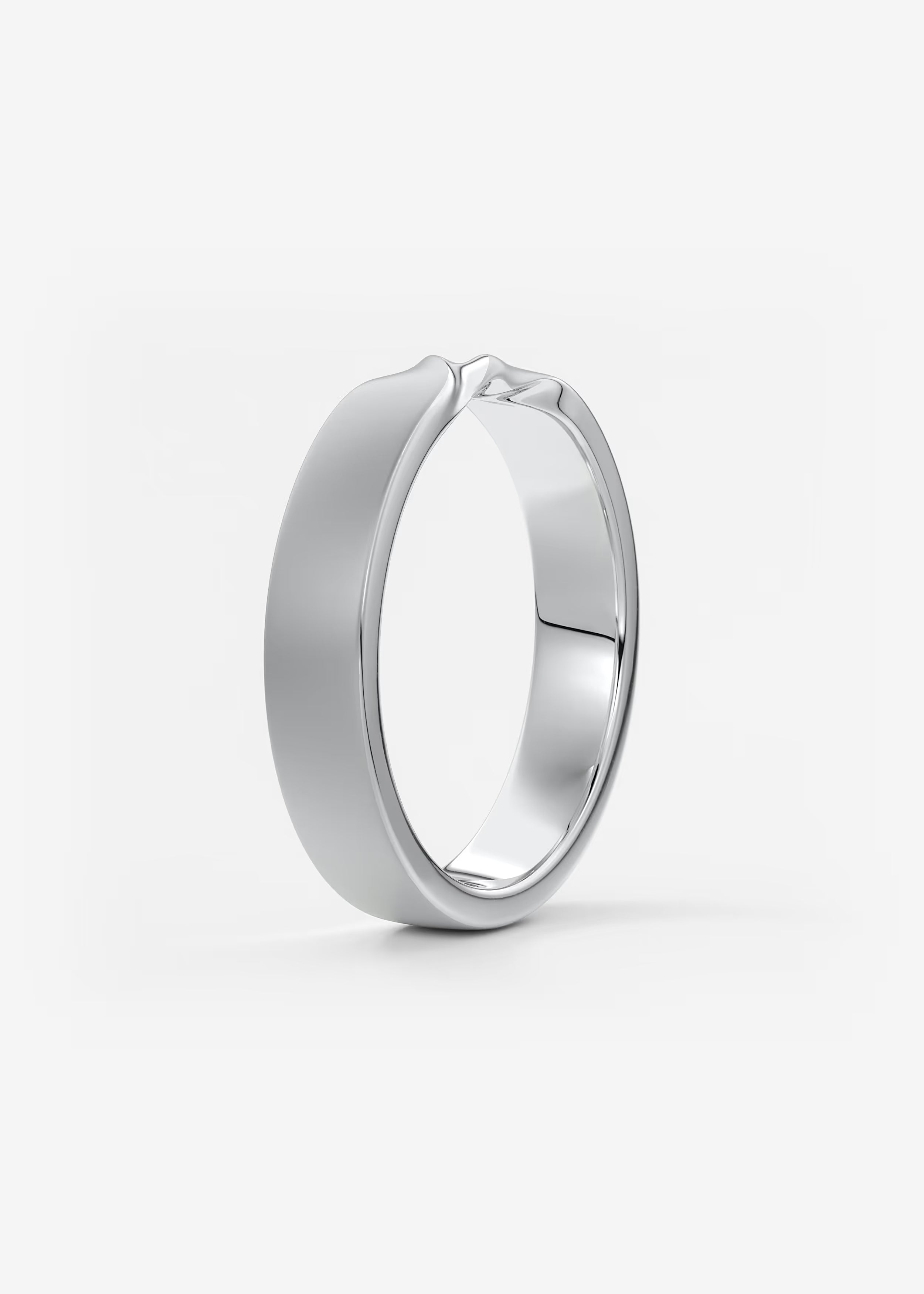 Polished Gold Band with Sculpted Wave‑Form Groove